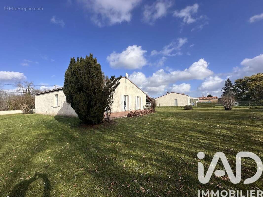 Photo 2 - Maison à MONTENDRE