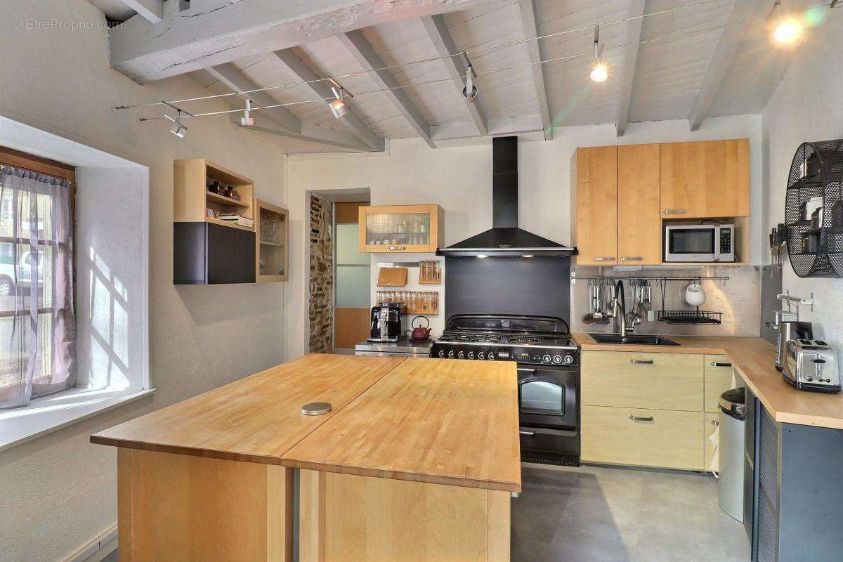 Belle maison en pierres - 200m² + dépendance - photo 8