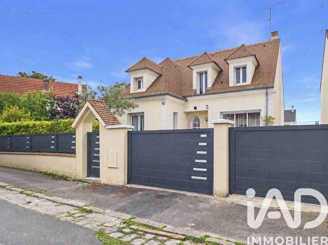 Photo 1 - Maison à SAINTE-GENEVIEVE-DES-BOIS