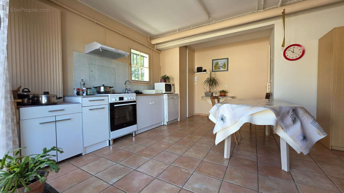 Maison à LENCLOITRE