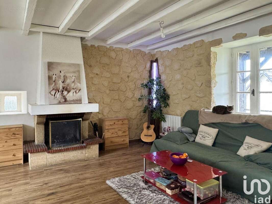 Photo 2 - Maison à MARC-LA-TOUR