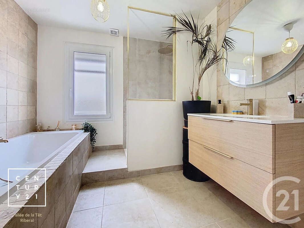 Maison à SAINT-ESTEVE