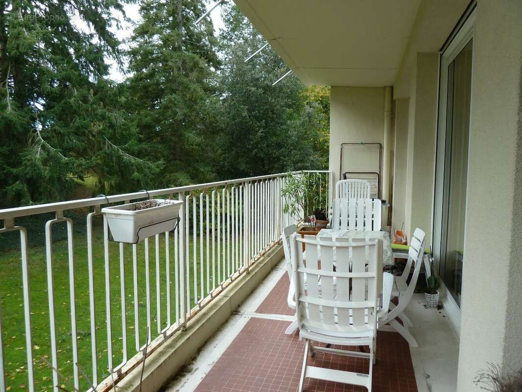 Appartement à AVRILLE