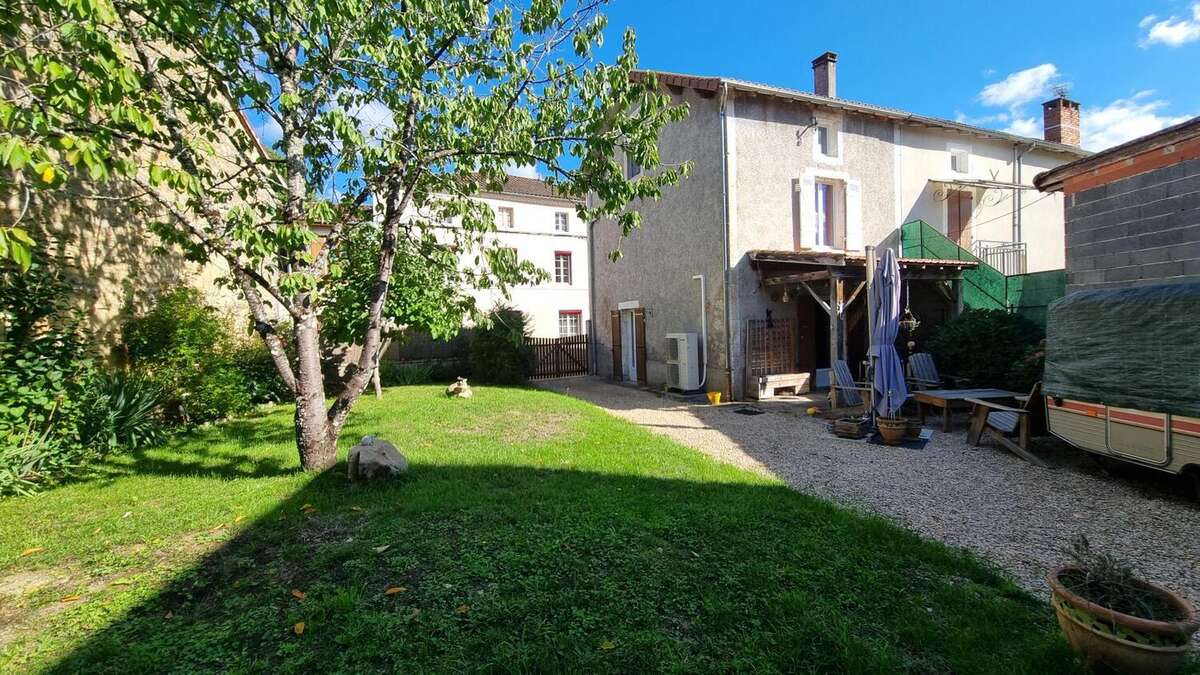 Maison centre bourg - photo 2