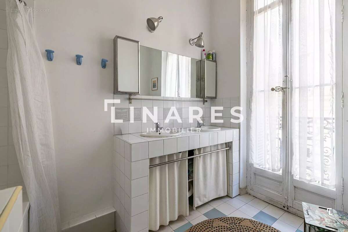 Appartement à MARSEILLE-1E