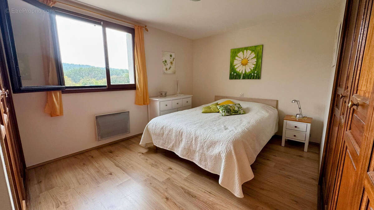 Maison à CHATEAUNEUF-LE-ROUGE