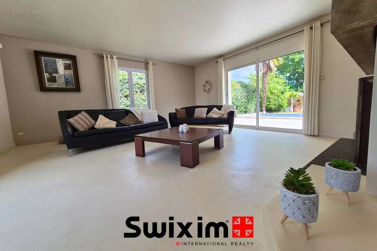 Propriété de 7 piéces avec un appartement de type T3. - photo 3