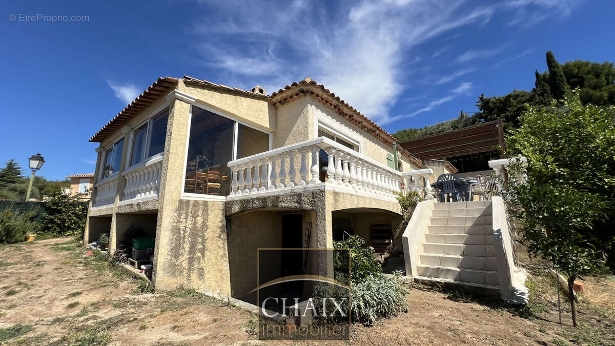 Maison à CEYRESTE
