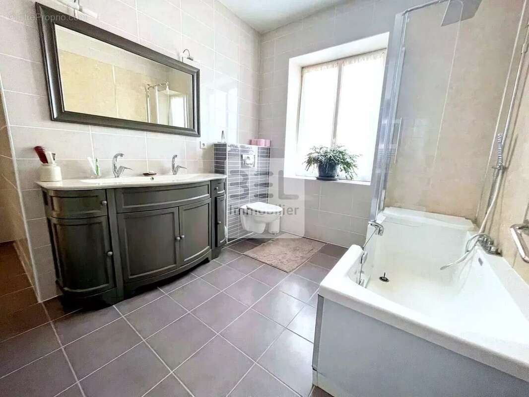 Maison à BAGNOLS-SUR-CEZE