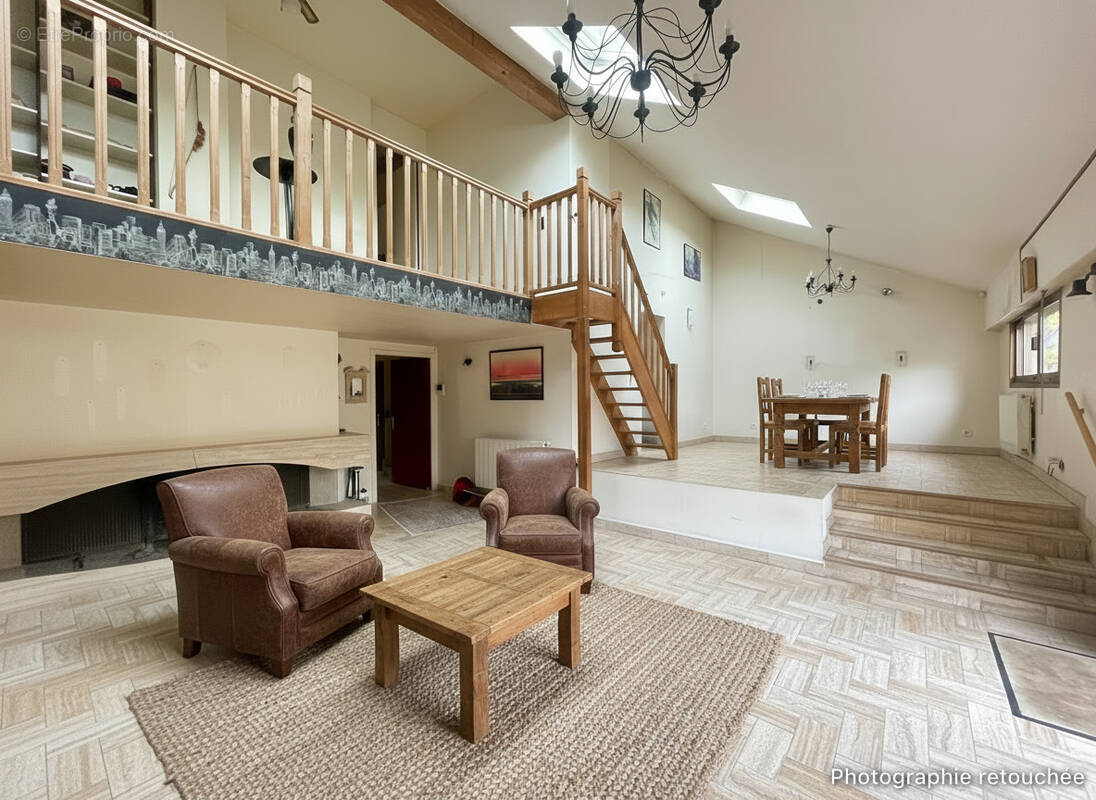 Maison à VERRIERES-LE-BUISSON