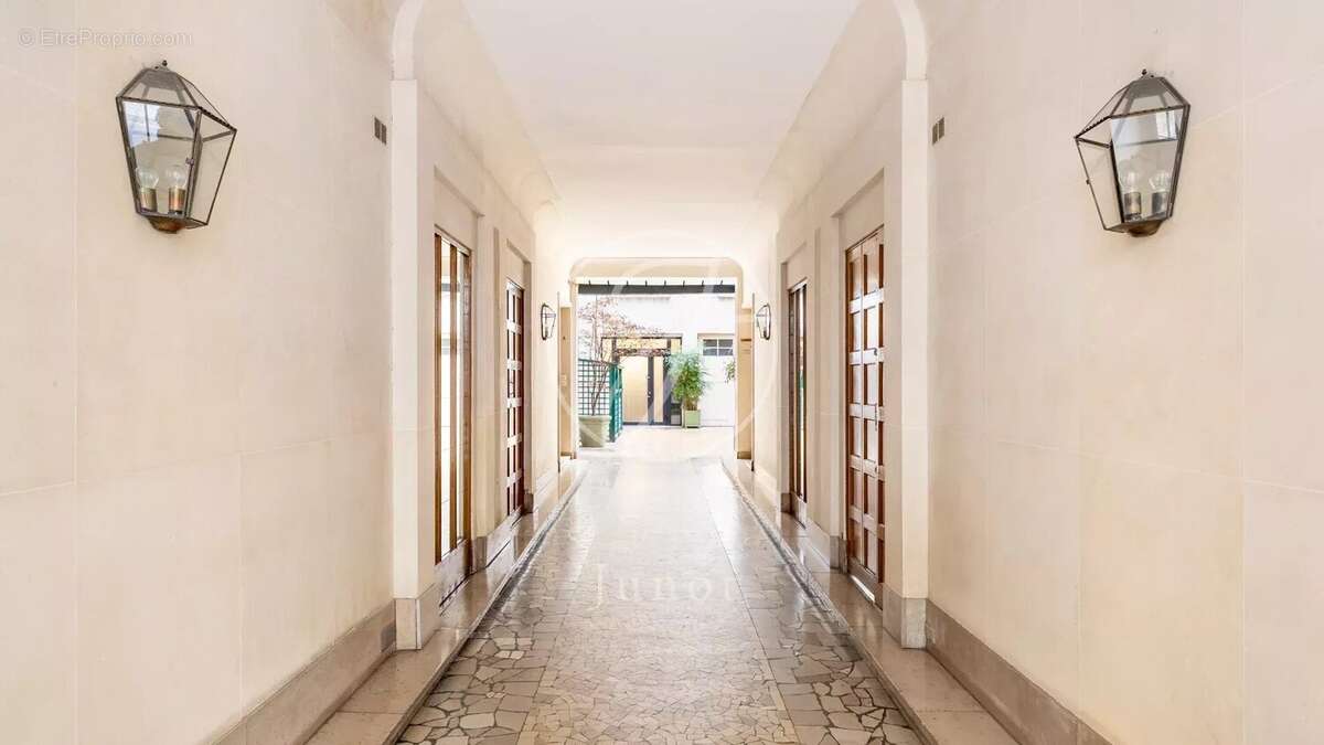 Appartement à PARIS-1E