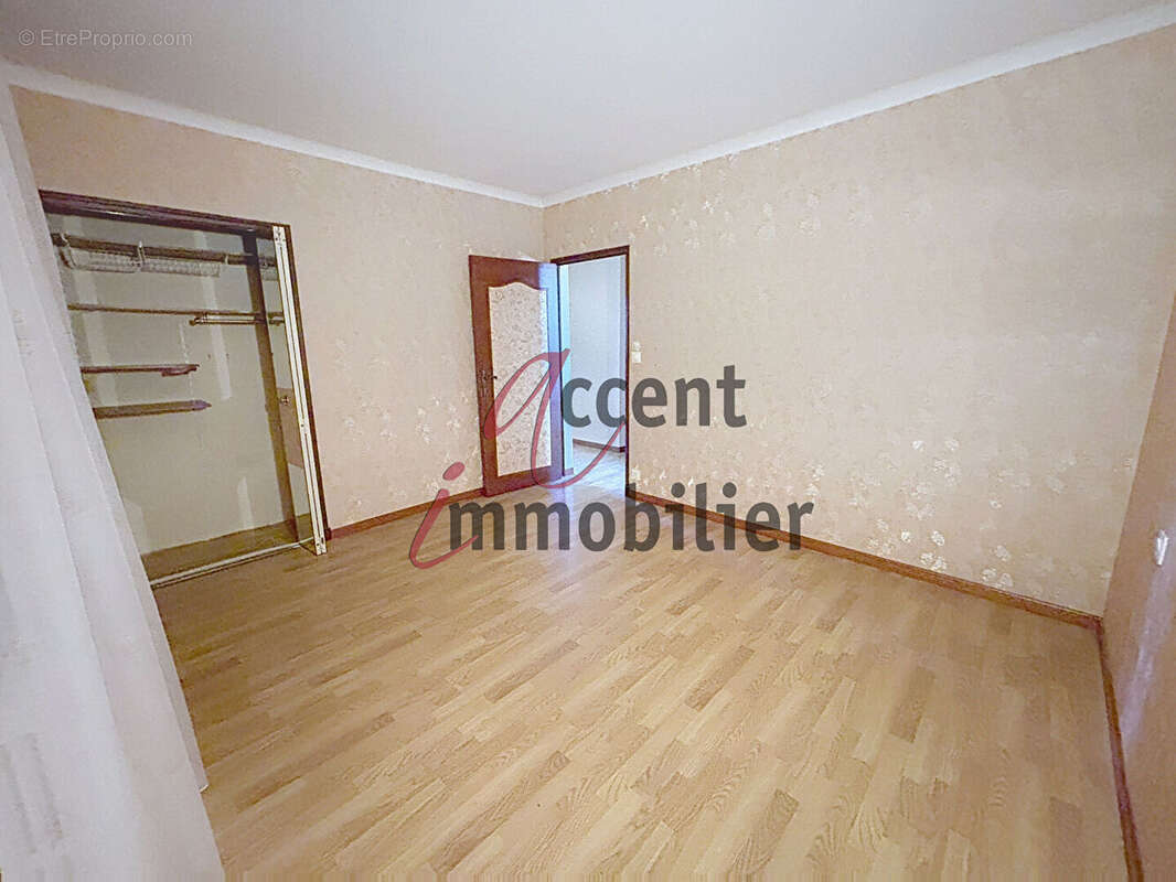 Grande maison familiale de 280 m² avec piscine sur 3 000 m² de terrain - photo 17