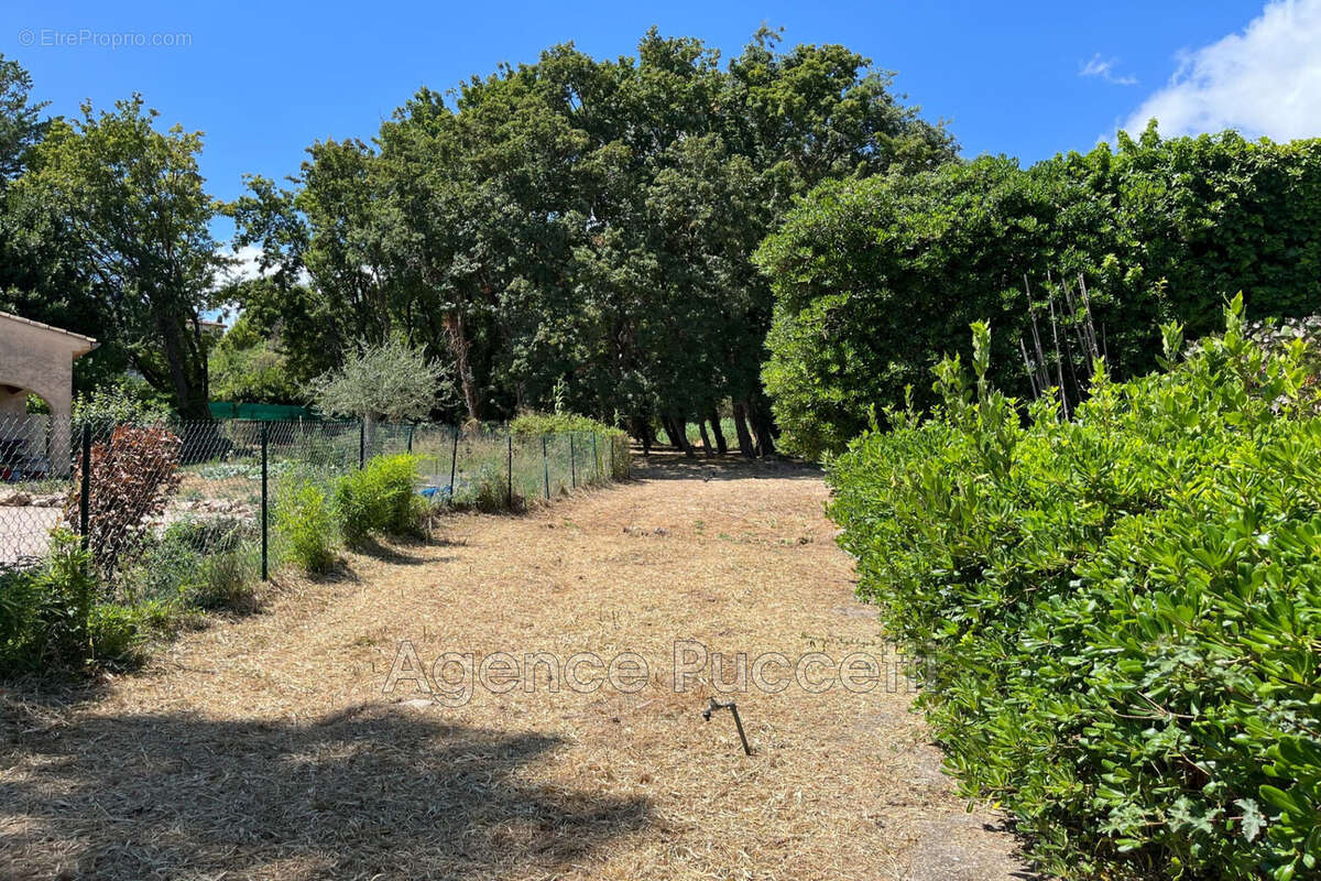 Terrain 2221 m² à Vence  - photo 4