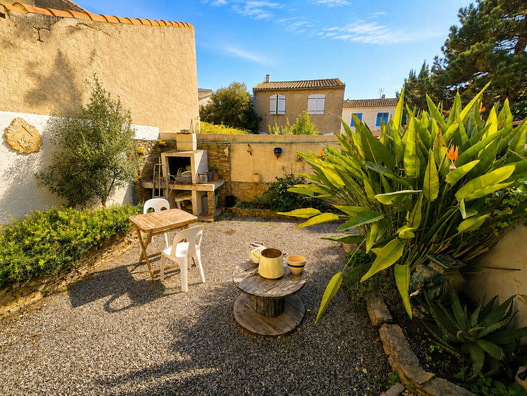 Maison de village avec cour et garage - photo 3