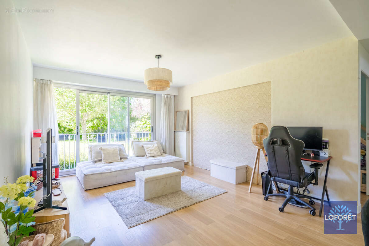 Appartement à LES PAVILLONS-SOUS-BOIS