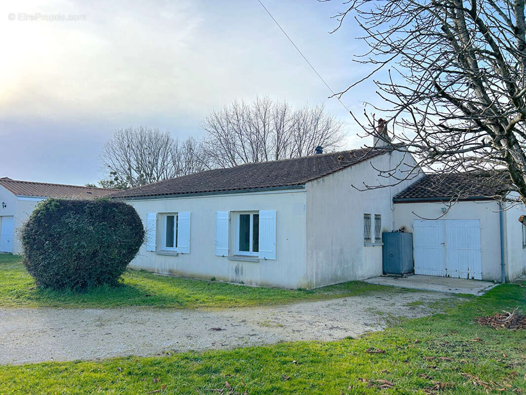 Maison à CORME-ECLUSE