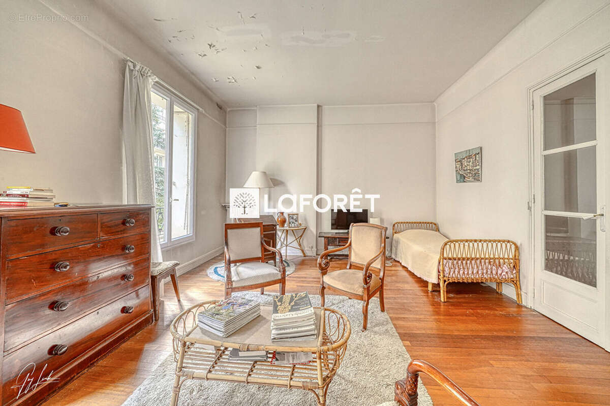 Appartement à PARIS-16E