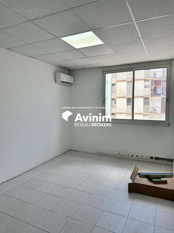 Commerce 105 m² à Pointe-A-Pitre  - photo 4