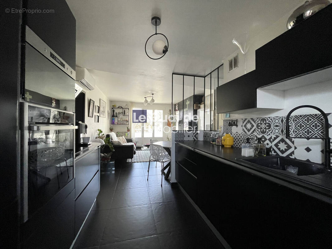 Appartement à SAINT-MARTIN-D'HERES