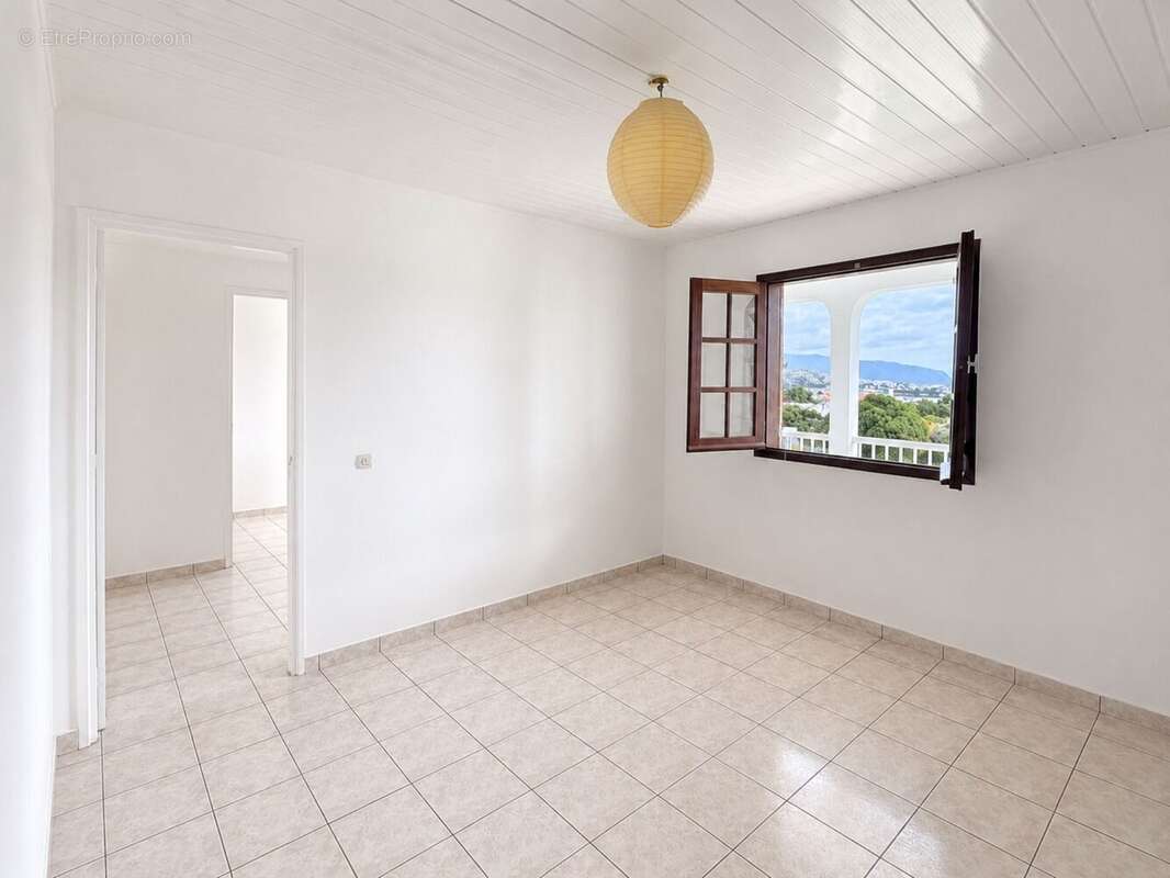 Maison 140 m² à Sainte-Marie  - photo 7