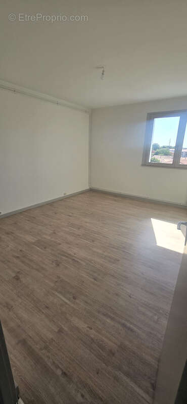 Appartement - 102 m2 - 3 ch + cave + garage + une place de parking - photo 8