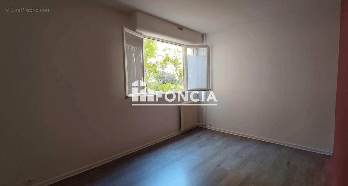 Appartement 4 pièces de 79 m² avec cave et parking – Le Plessis-Bouchard - photo 6