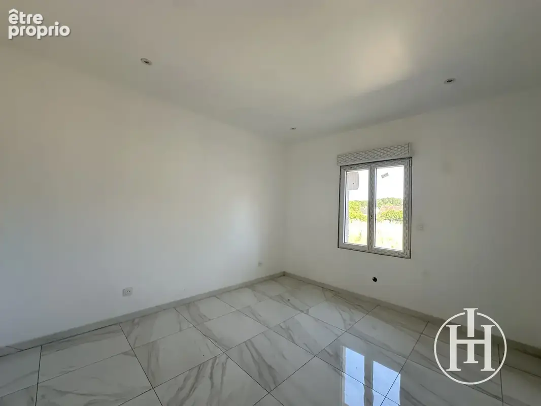 EXCLUSIVITÉ : Pavillon neuf de plain-pied   150 m2   4 chambres   4 000 m2 de terrain - photo 9