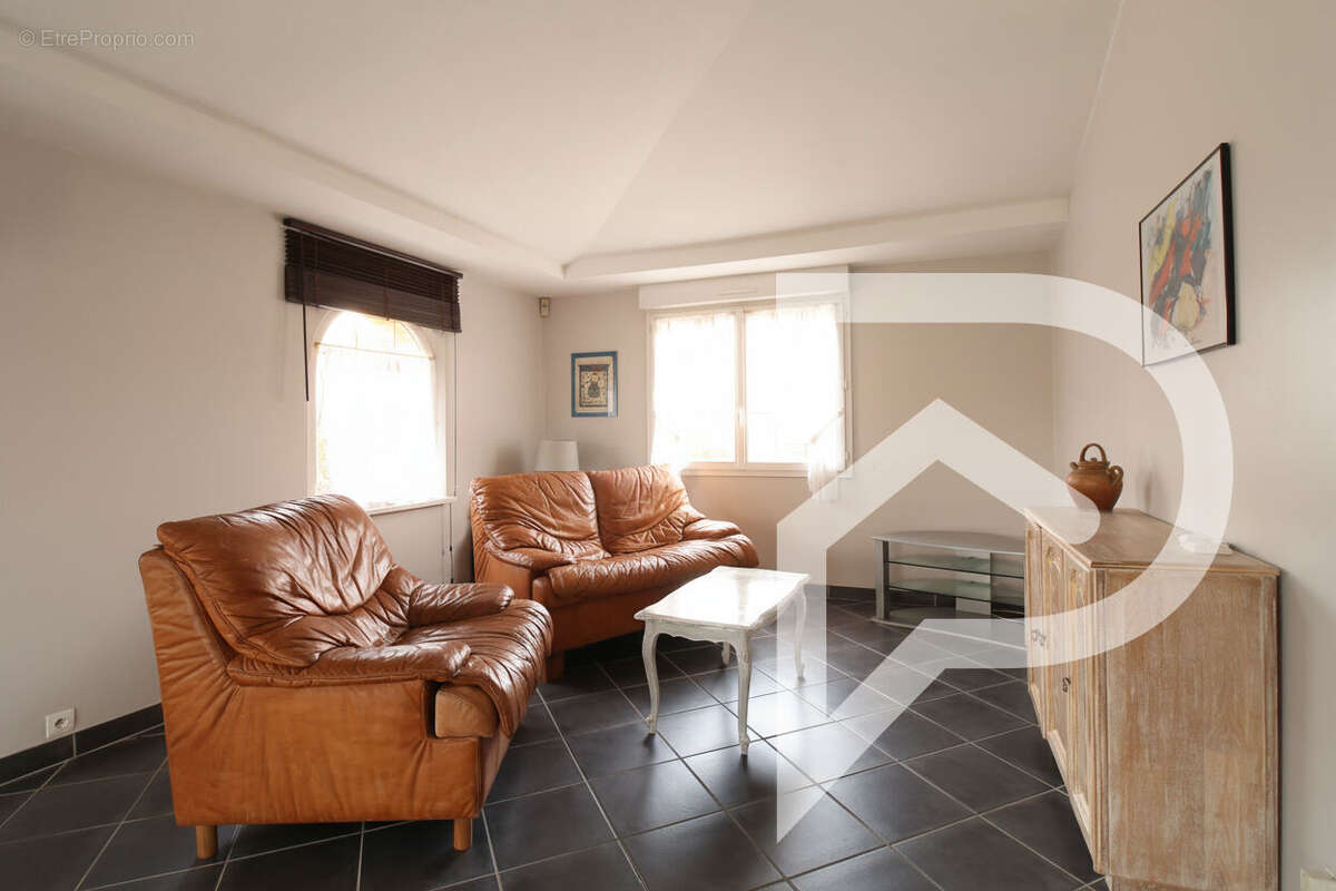 Maison à CHEVRIERES