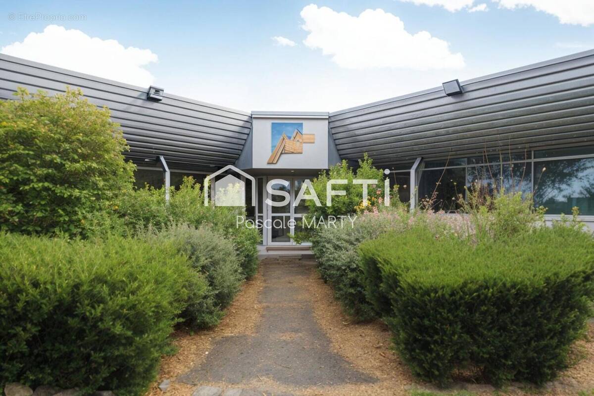 Photo 1 - Commerce à BALMA