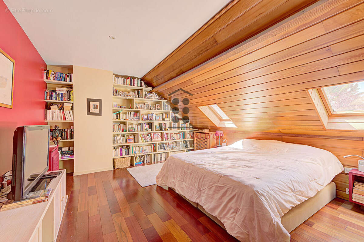 Maison Suresnes / 7 pièces 195 m2 (260 m2 au sol) / Liberté - Bon état avec Jardin intimiste - photo 16
