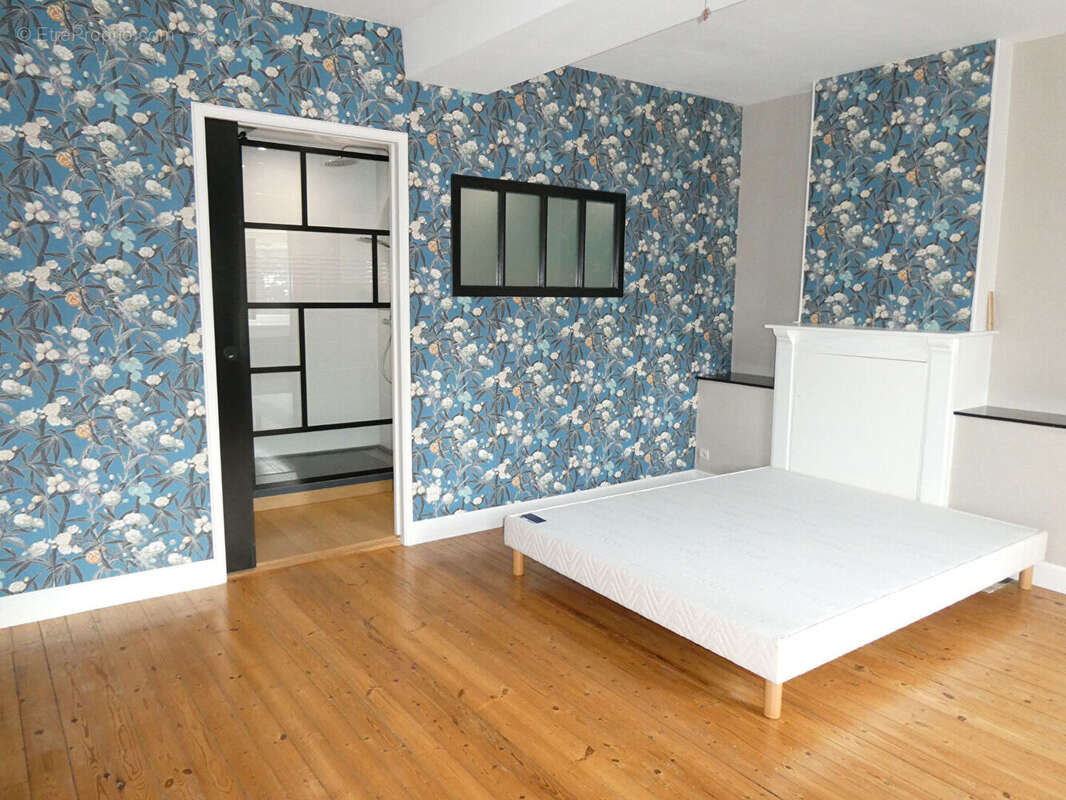 Maison à AMBRIERES-LES-VALLEES