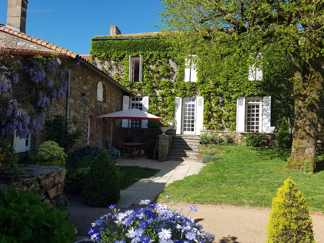 Maison à LES LANDES-GENUSSON