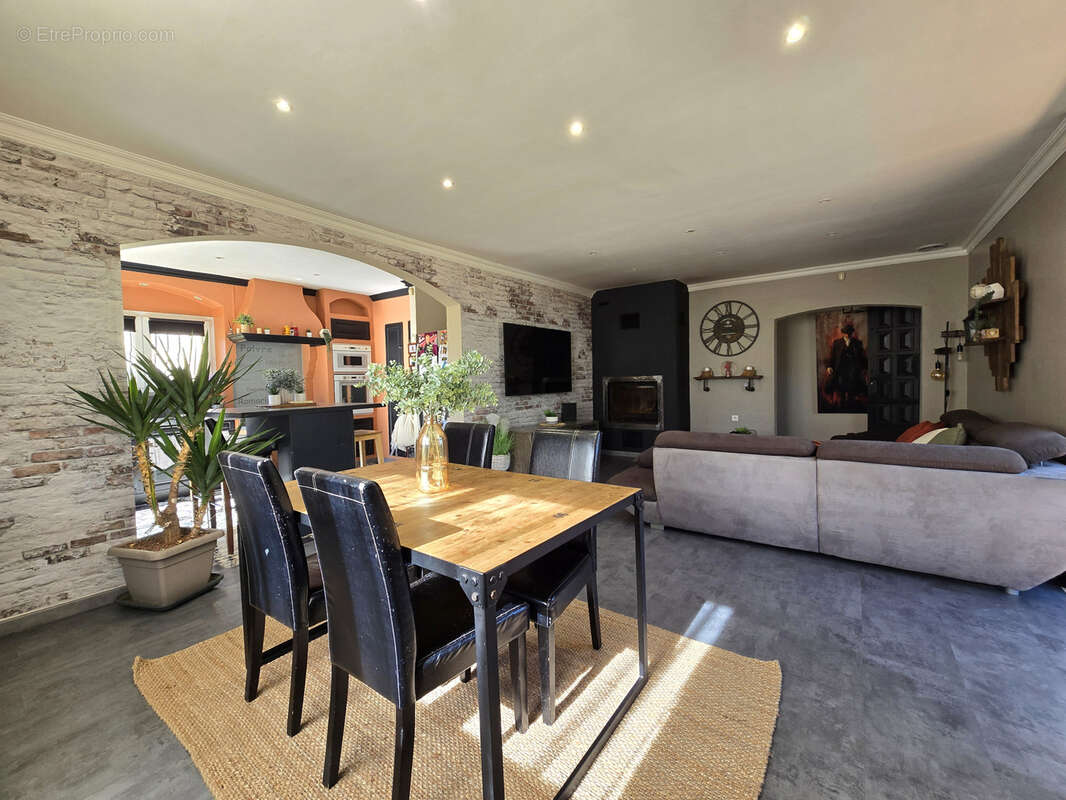 Maison à L'ISLE-SUR-LA-SORGUE