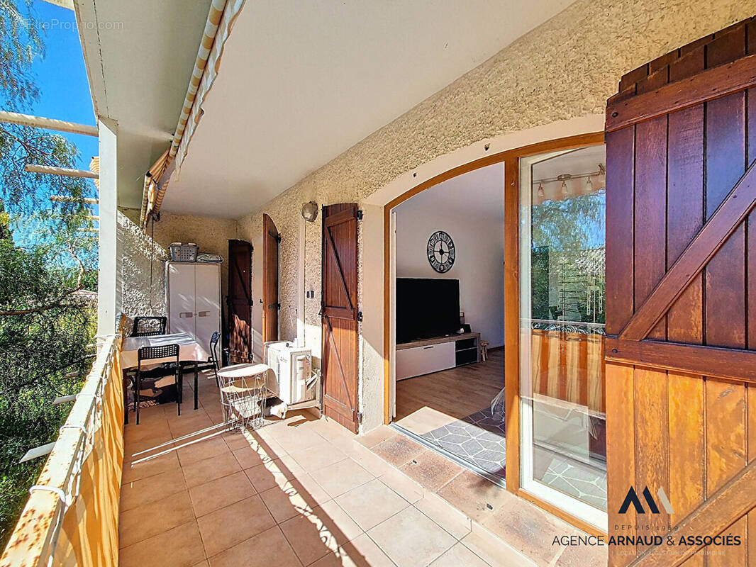 Appartement à SAINT-CYR-SUR-MER