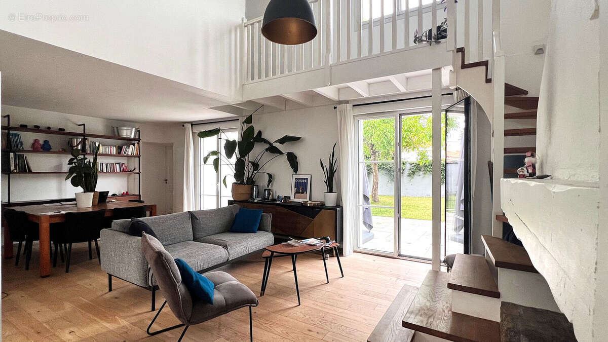 Maison familiale rénovée - 172 m², suite parentale, beaux volumes et jardin au calme - Les Sorinières - photo 2