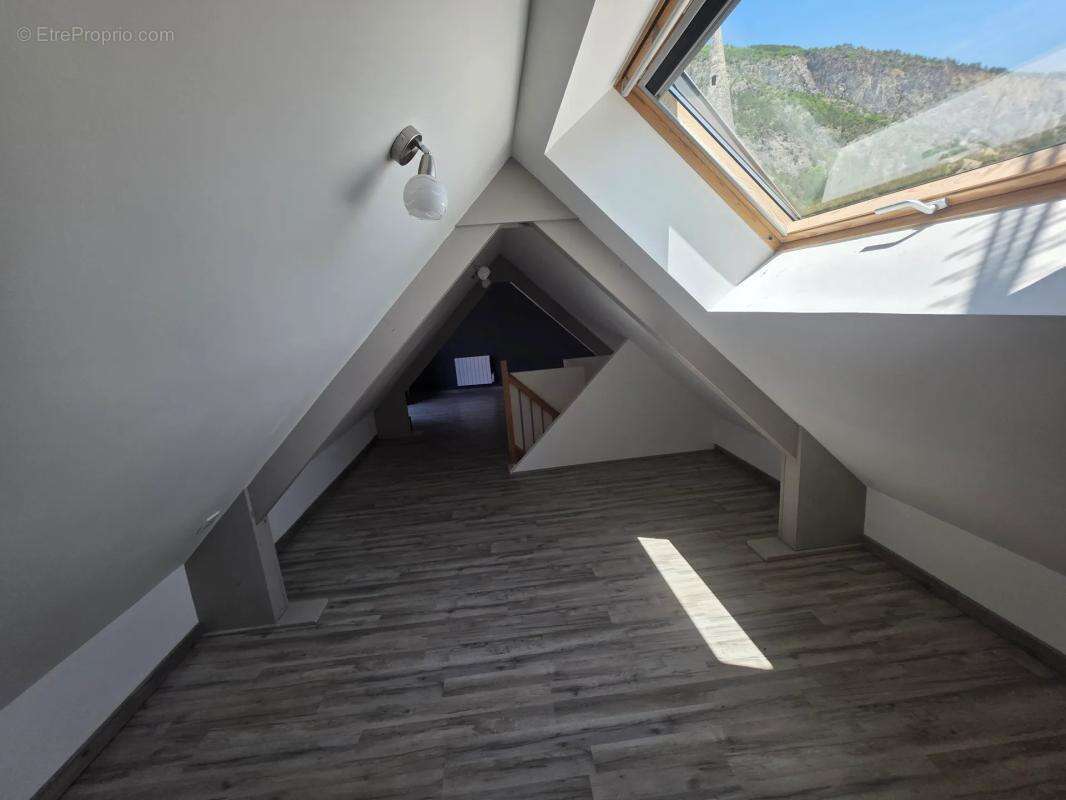 Maison à REMOLLON