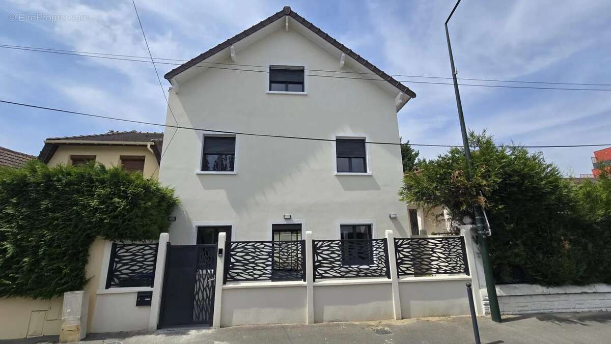 Maison à LES PAVILLONS-SOUS-BOIS