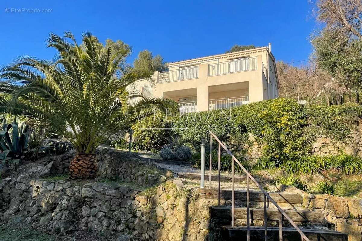 Maison à TOURRETTES-SUR-LOUP