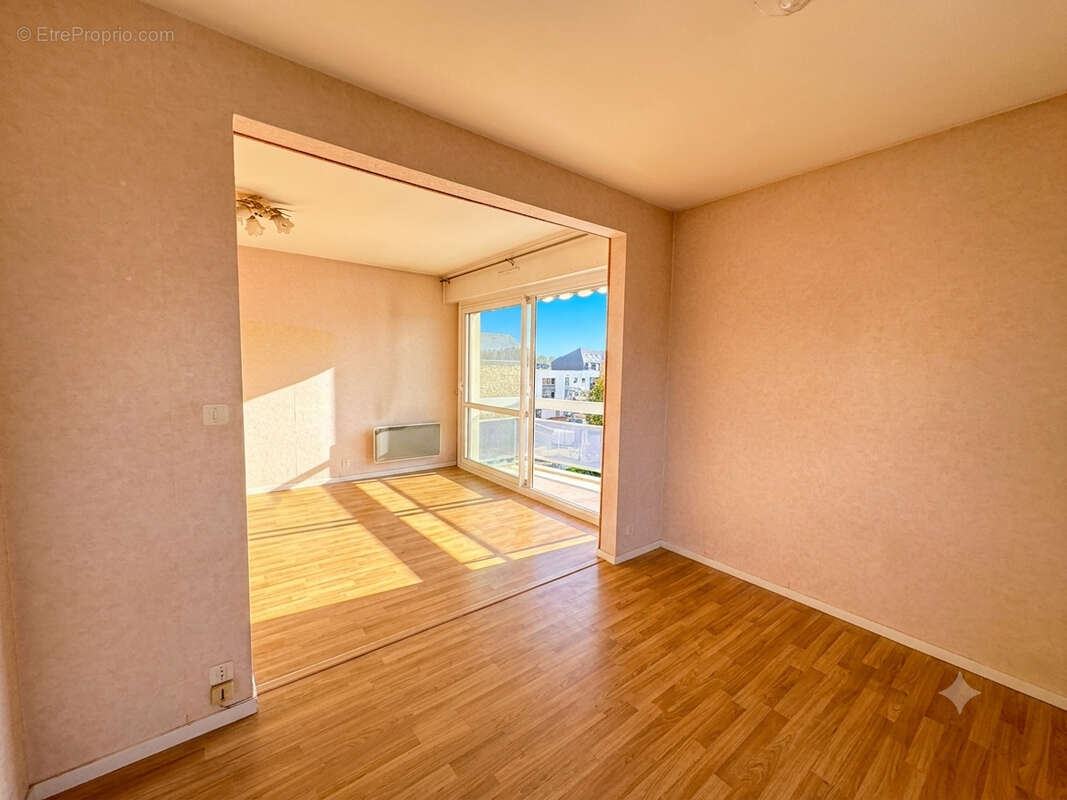 Appartement Vannes 4 pièce(s) 69 m2 1 parking + 1 garage + 1 cave . - photo 3