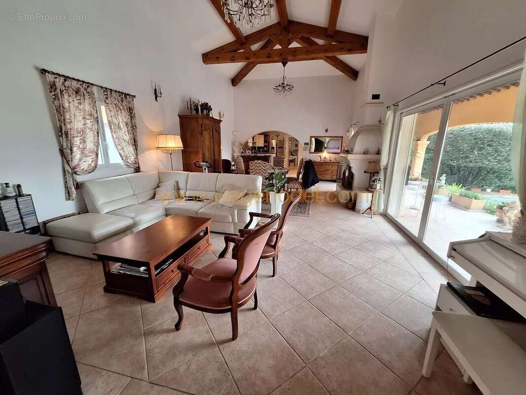 Maison à ROQUEBRUNE-SUR-ARGENS