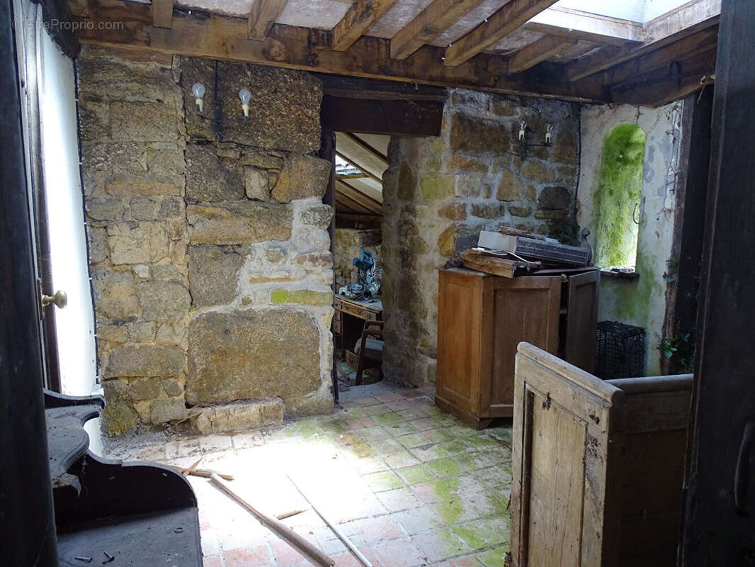 CÔTES-D'ARMOR.  Maison individuelle en pierre à rénover, proche de Saint-Nicolas-du-Pélem - photo 11