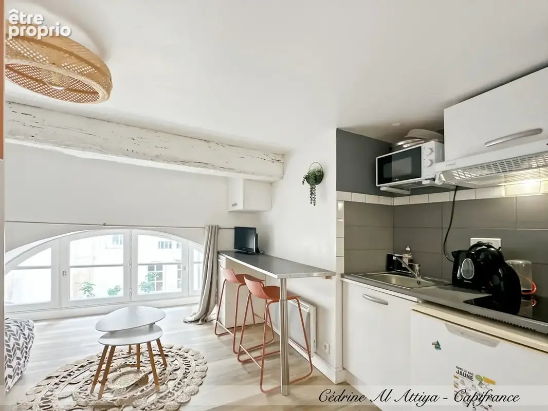 LA ROCHELLE, centre historique, STUDIO MEUBLÉ et rénové de 16m2, 1er étage, local à vélos - photo 12