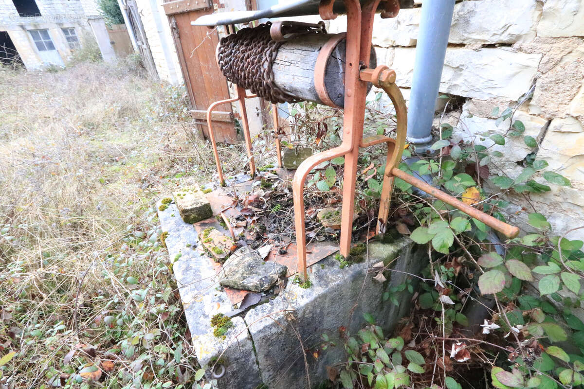 Maison à MOULINS-EN-TONNERROIS