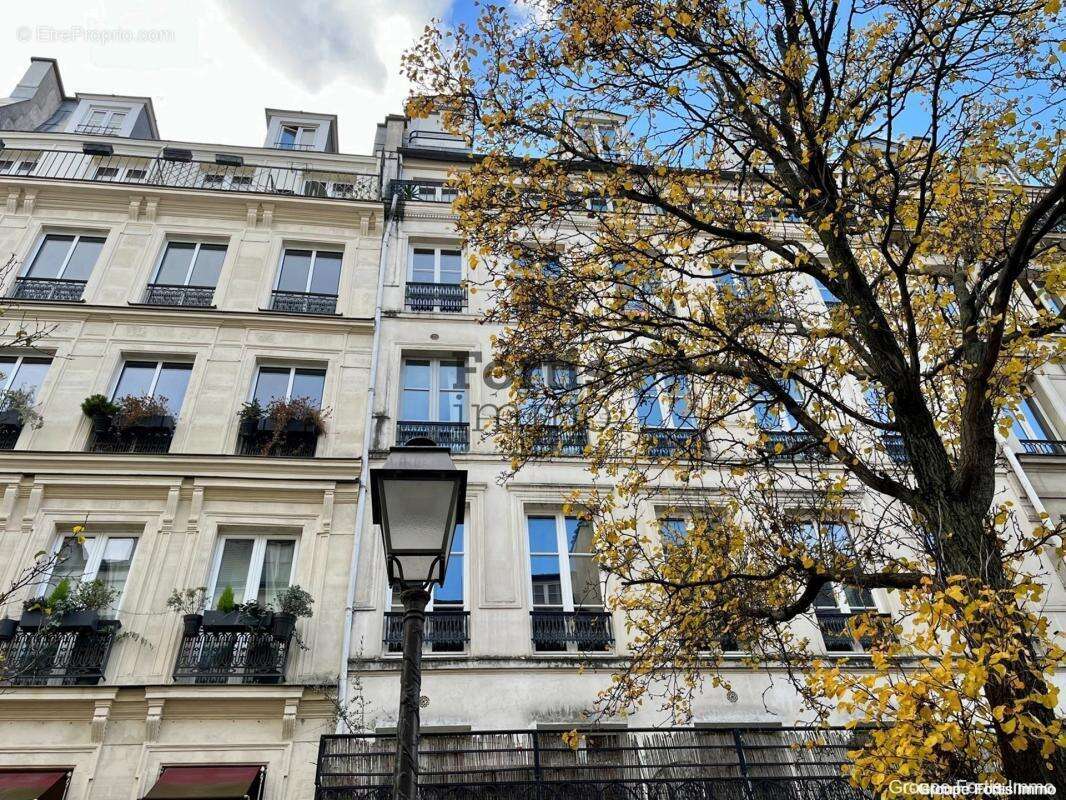 Appartement à PARIS-1E