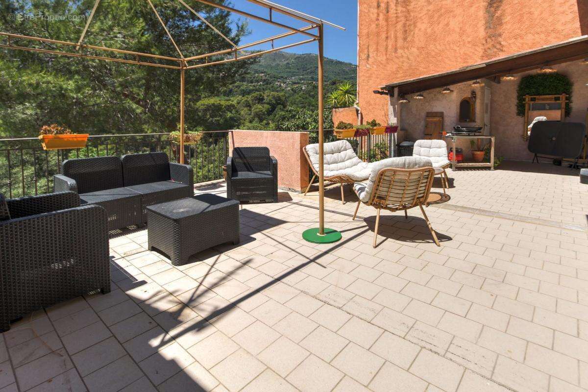 Maison de caractère de 175 m² avec appartement indépendant, jardin, jacuzzi et garage – carros village - photo 12