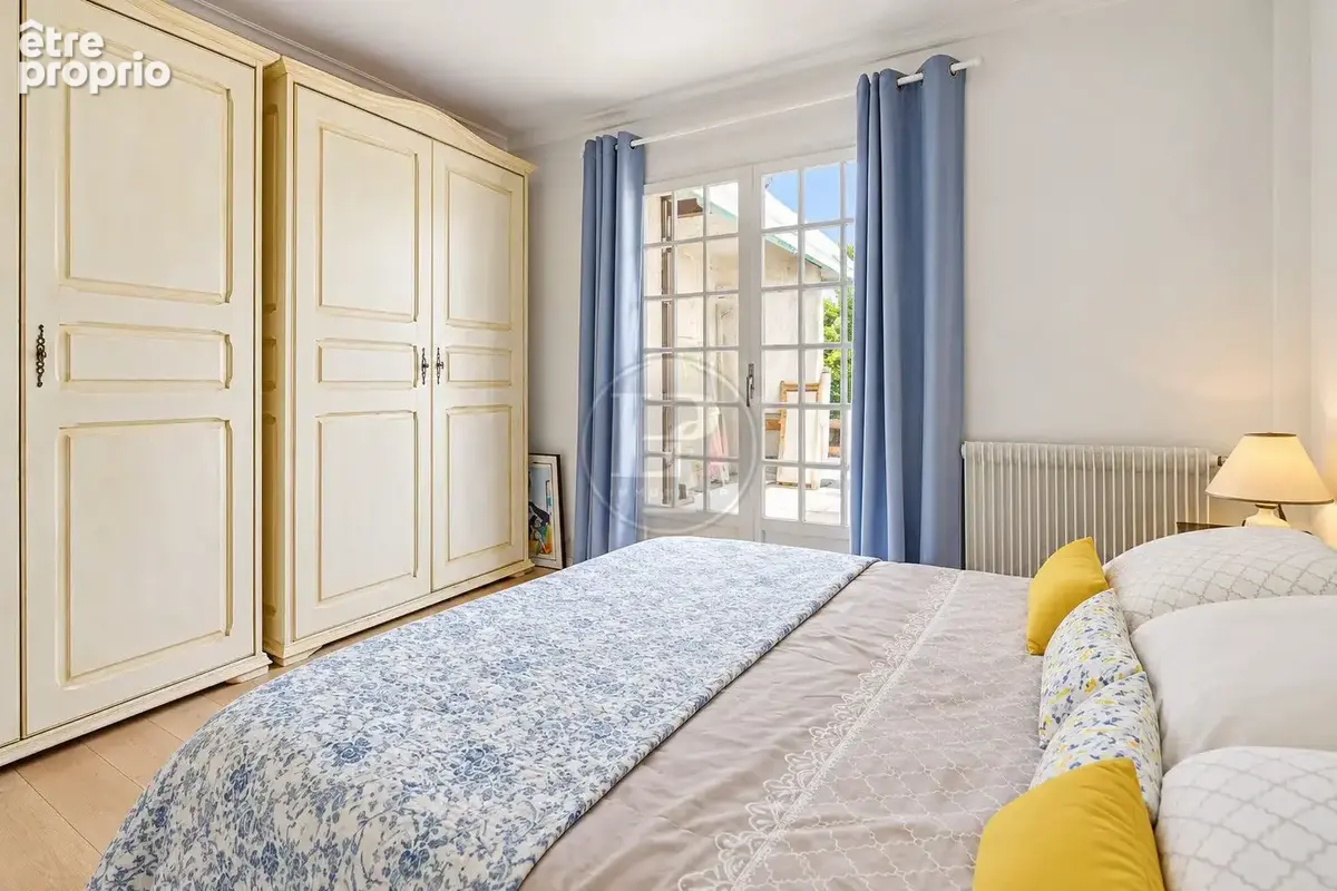 Appartement  traversant - 2 Chambres - à rafraîchir - photo 8