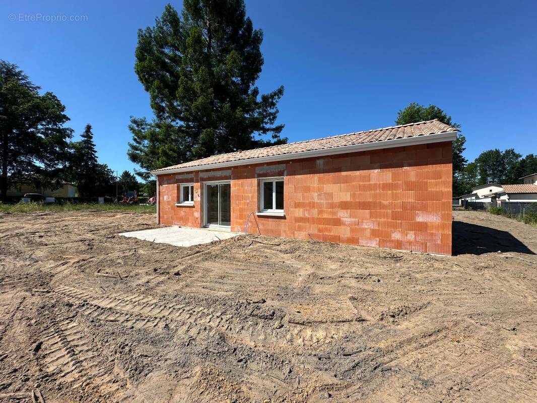 Maison à ROAILLAN