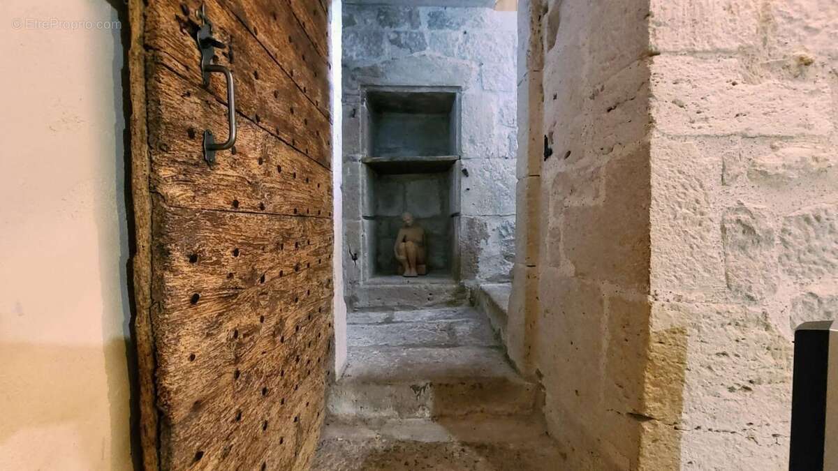 Maison à SAINT-MARTIN-DE-BEAUVILLE