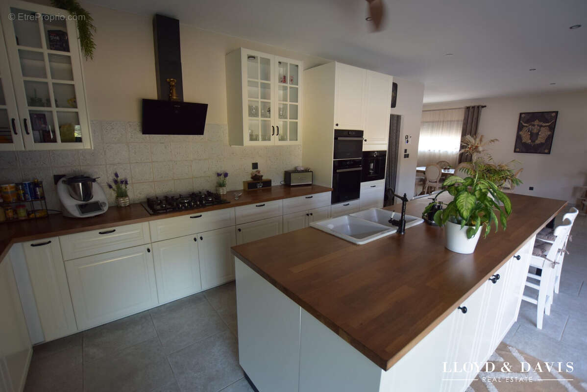 Maison 165 m² à Baix  - photo 3