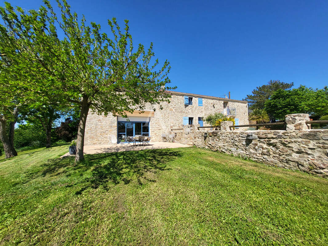 Maison à LE POIRE-SUR-VIE